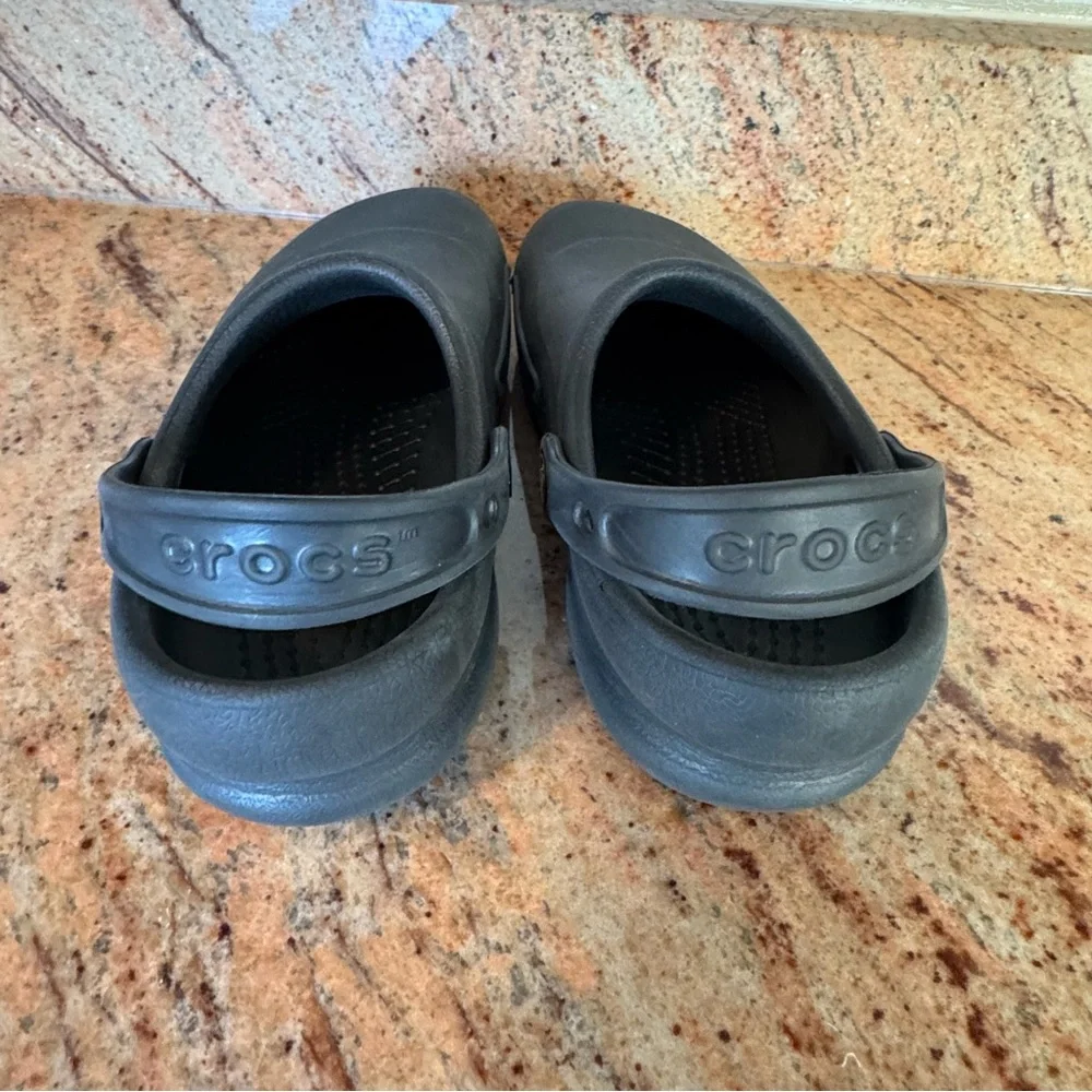 CROCS Women’s Size 6 Black Clogs - Picture 4 of 5